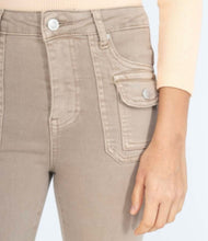 Load image into Gallery viewer, Stretchy skinny jeans Beige
