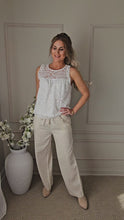 Load and play video in Gallery viewer, Linen pants Eleni - Beige
