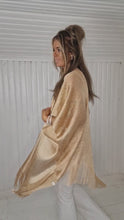 Load and play video in Gallery viewer, Kimono Glitter Guld

