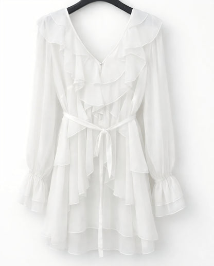 Böljande klänning med volanger Vit