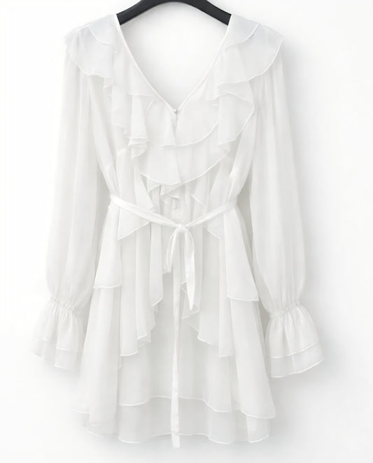Böljande klänning med volanger Vit