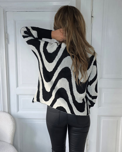 MILA Vågtröja Svart