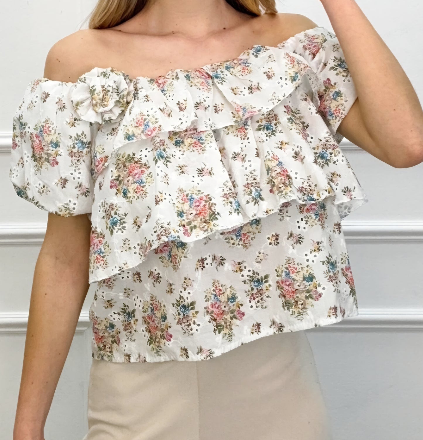 OFF-SHOULDER TOPP Blommig Vit