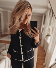 Load image into Gallery viewer, Knitted cardigan with pockets Black
