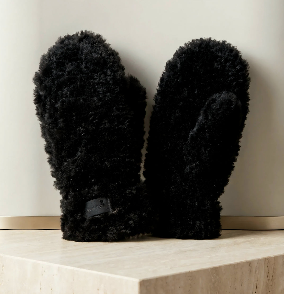 Fluff handskar Svart
