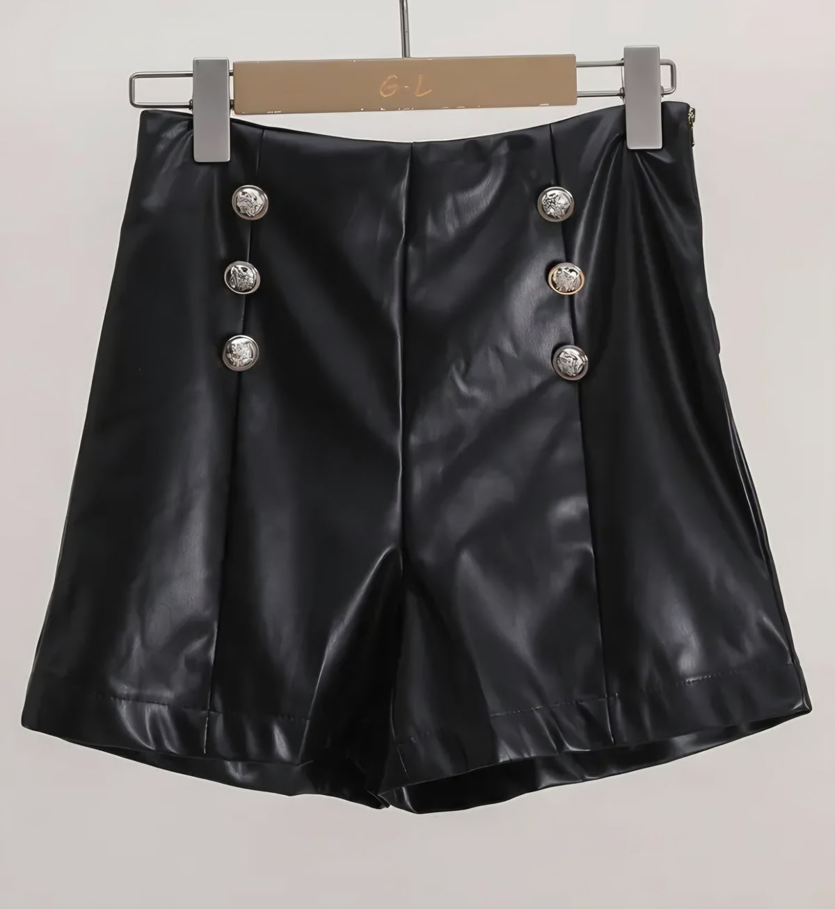 Shorts i konstläder Svart