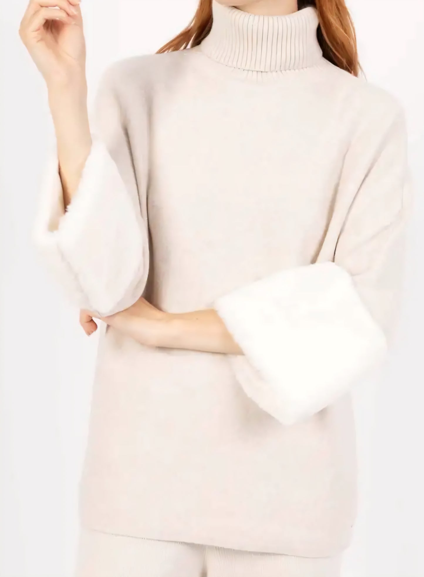 Rundhalsad tröja med fuskpäls