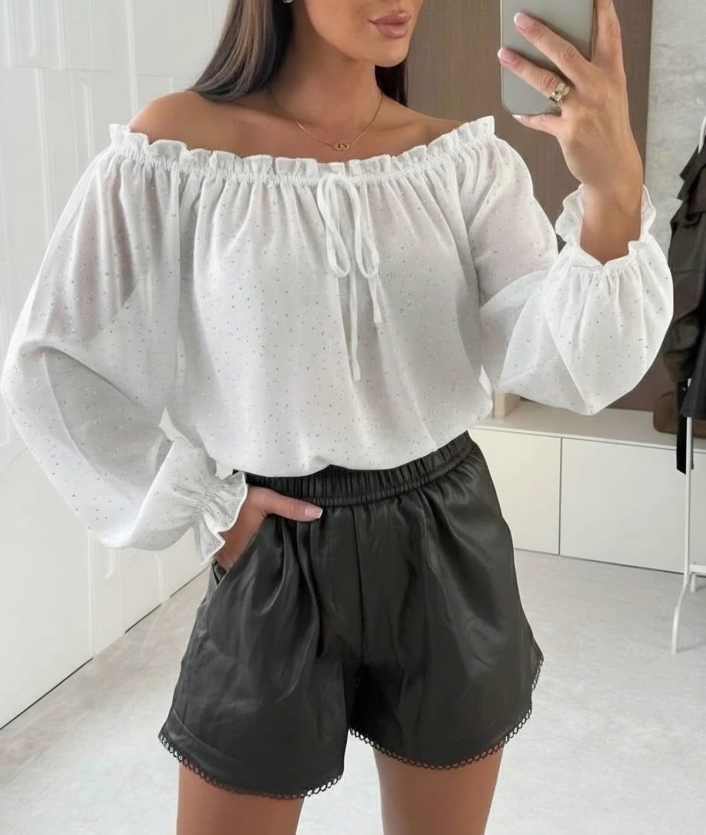 Topp paljettdetaljer i chiffongeffekt Vit