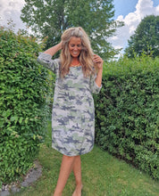Ladda upp bild till gallerivisning, Camouflage klänning Viskos
