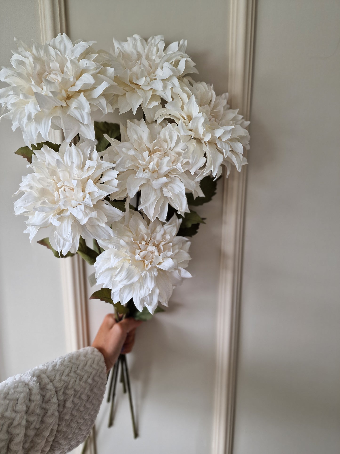 Konst Dahlia Offwhite 70 cm