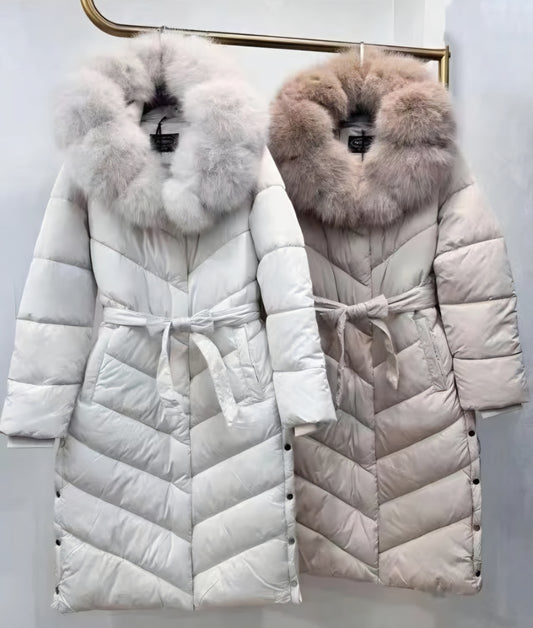 Lång puffjacka Beige med skärp och pälskrage