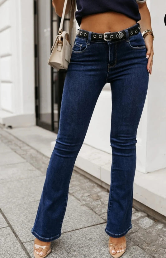 Utsvängda push up-jeans