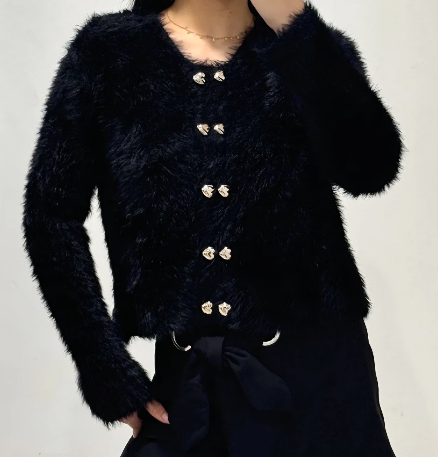 Mjuk fluffig kofta med hjärtknappar Svart