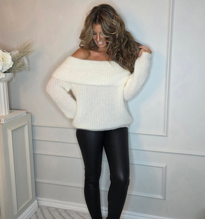 Off shoulder fluffig Tröja offwhite