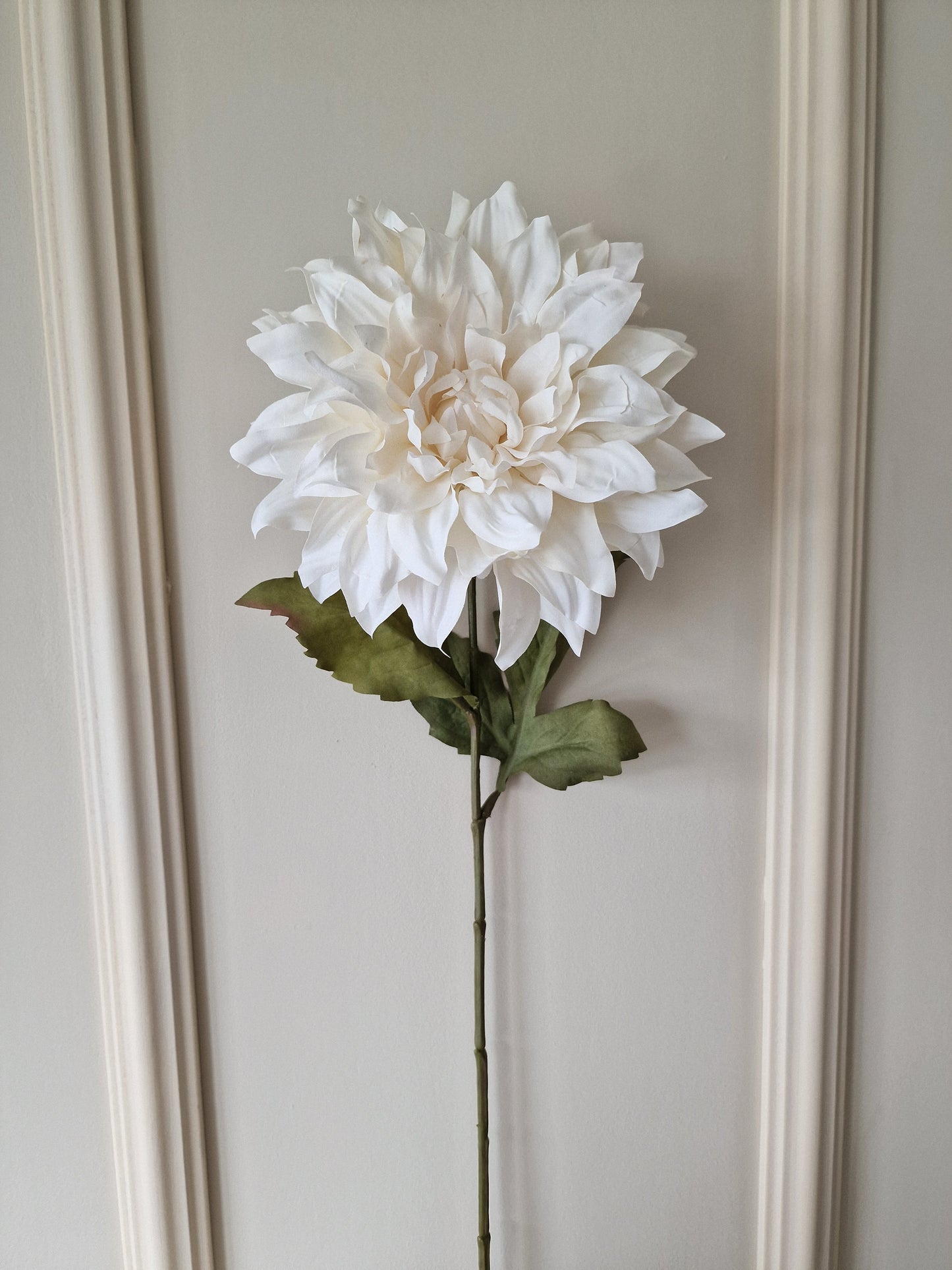 Konst Dahlia Offwhite 70 cm