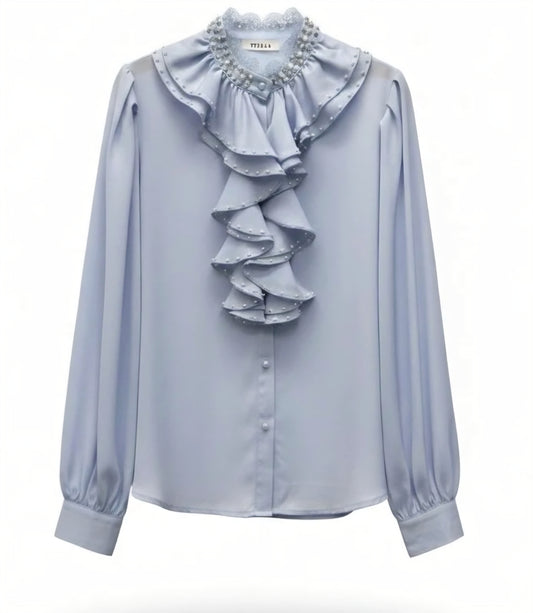 Satinblus med lager på lager av volanger Ljusblå
