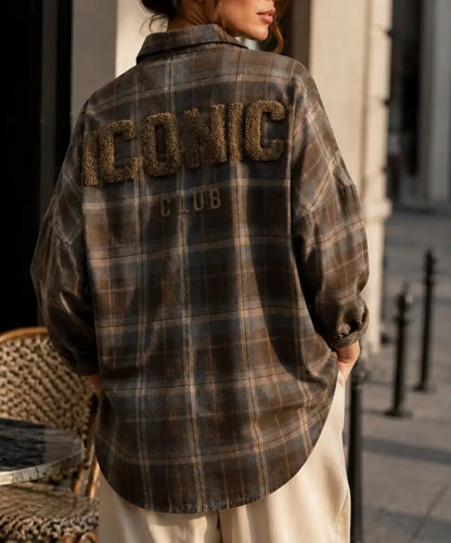 Överdimensionerad rutig skjorta med ikonisk klubbbroderi