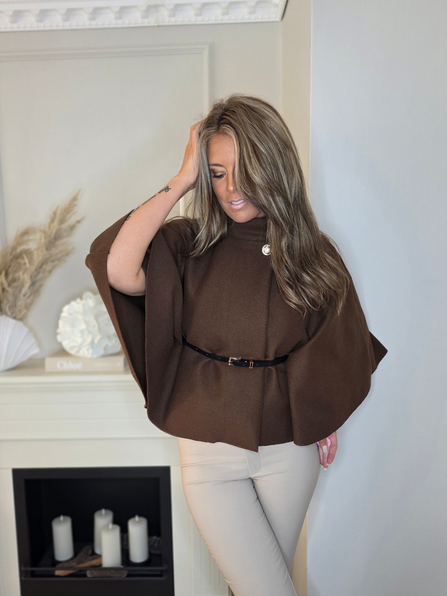Elegant cape with belt Brun