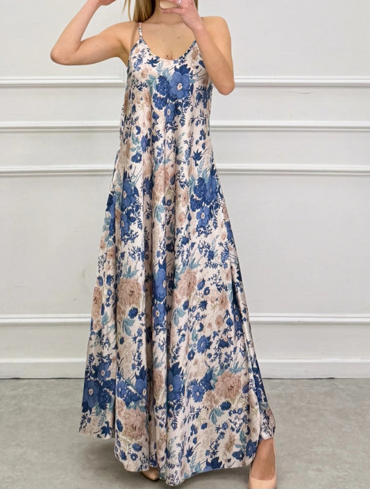 LÅNG KLÄNNING SATIN, BLOMMIG Marinblå