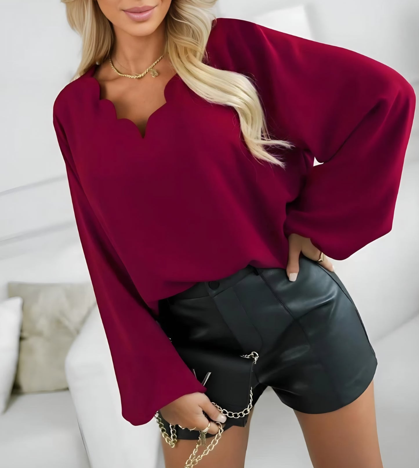 Böljande blus med vågig krage vinröd