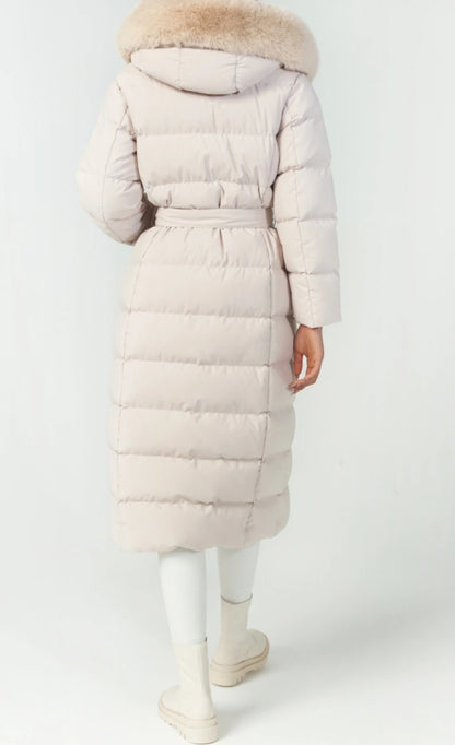 Lång quiltad jacka med huva, fuskpäls och knytbälte Beige