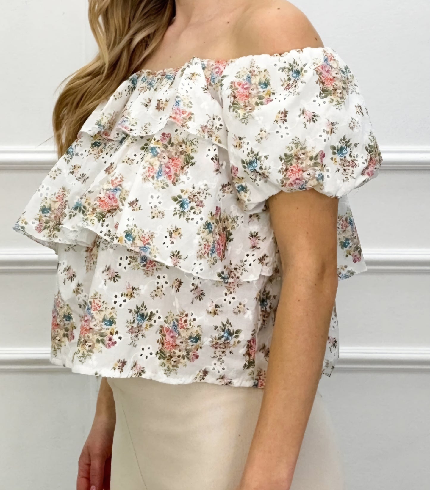 OFF-SHOULDER TOPP Blommig Vit