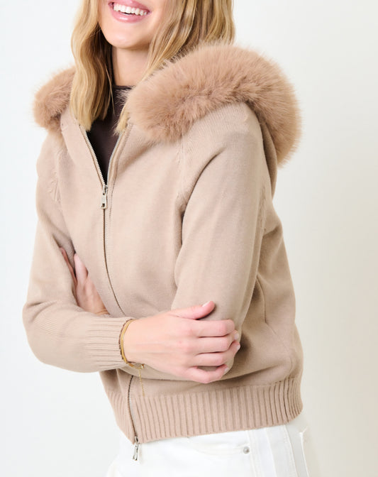 Stickad huvtröja med päls Beige