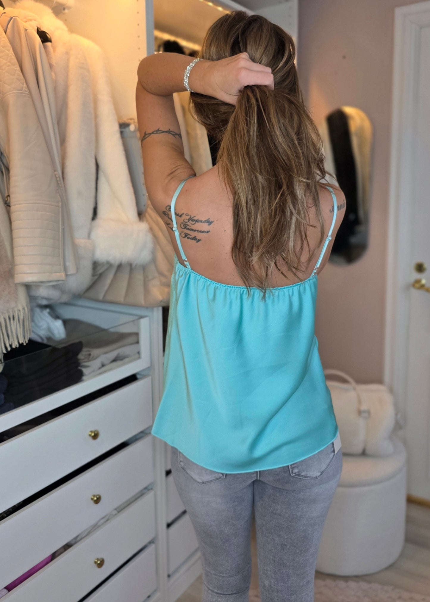 Linne i satin spets Turkos