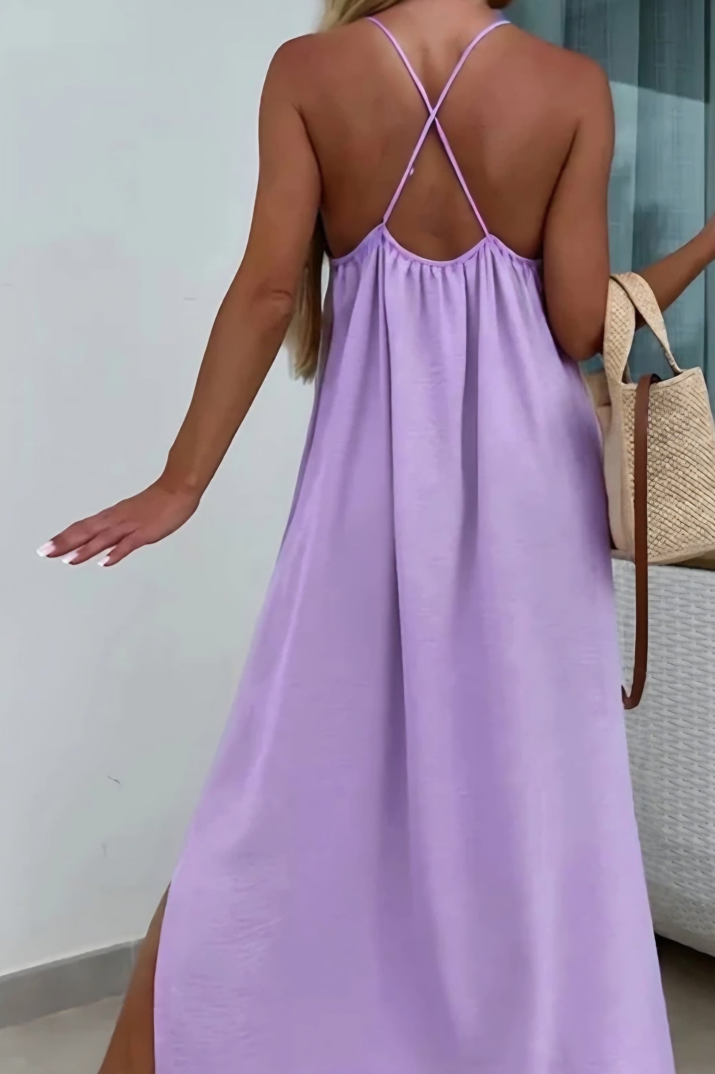 Lång klänning med korsade axelband baktill Lila