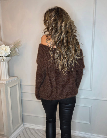 Off shoulder fluffig Tröja Brun