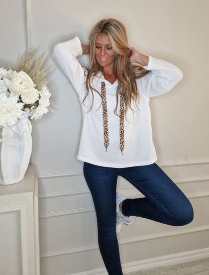 Hoddie white