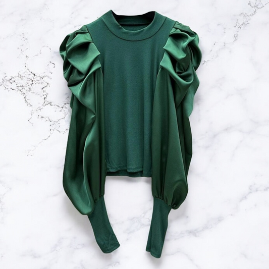 Topp med satin armar Alpingrön