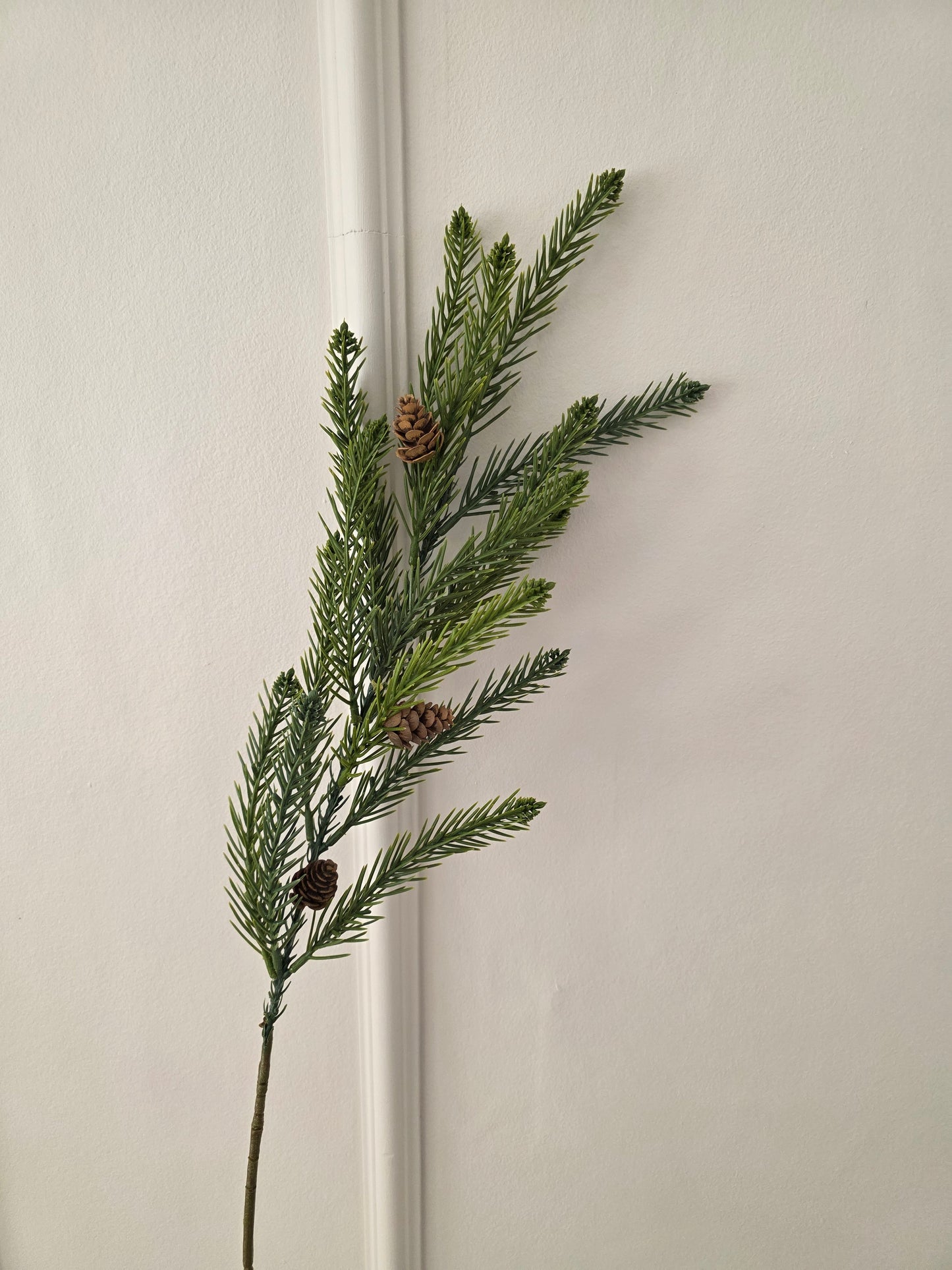 Grankvist med kottar 85 cm