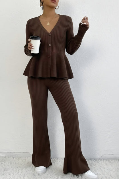 Ribbstickat set med utsvängda byxor och peplumtopp