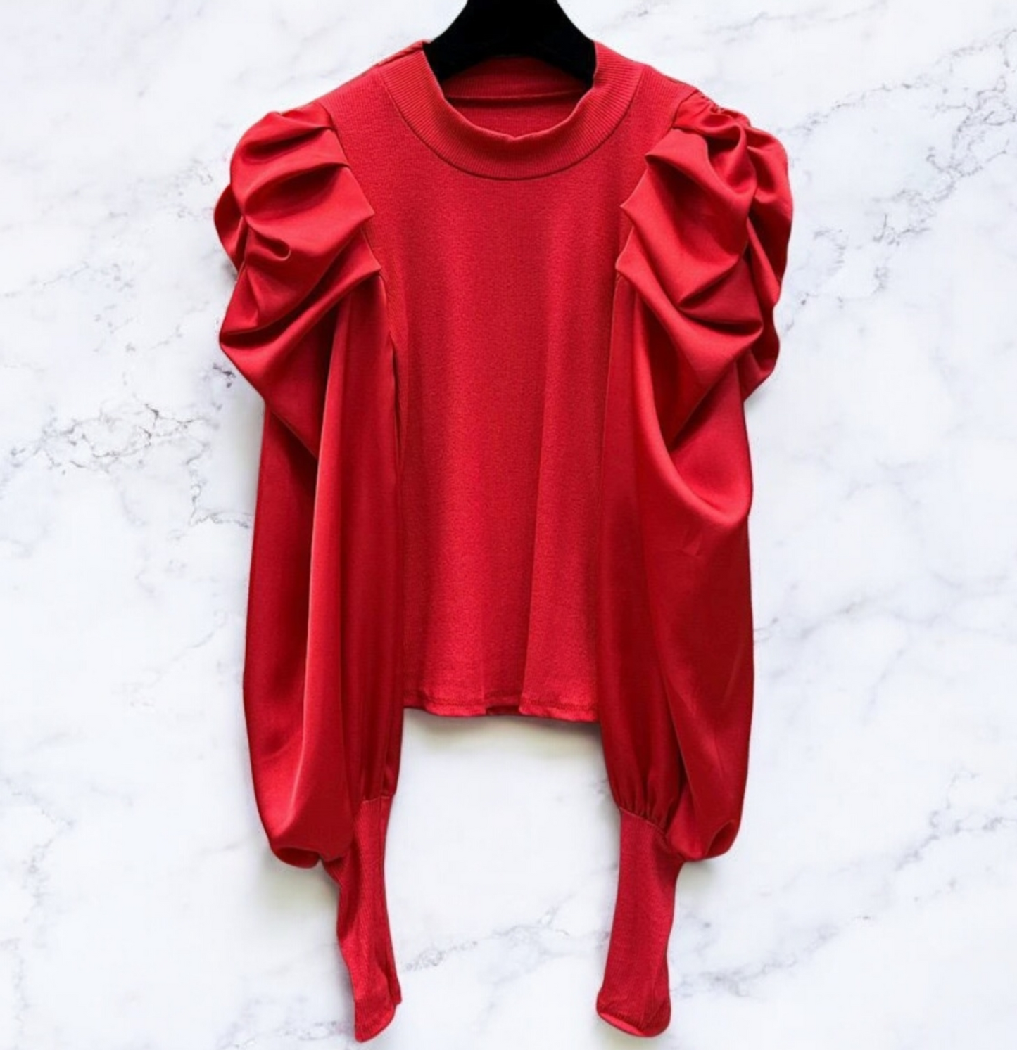 Topp med satin armar Röd