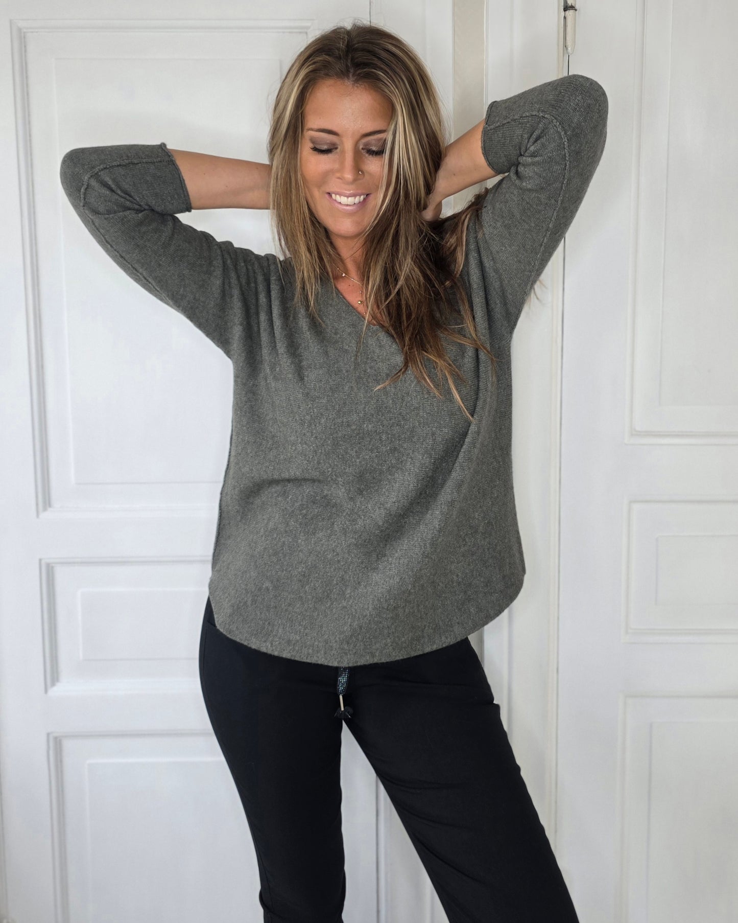 Sömlös stickad tröja kahki