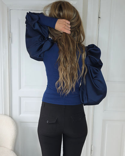 Topp med satin armar Marinblå