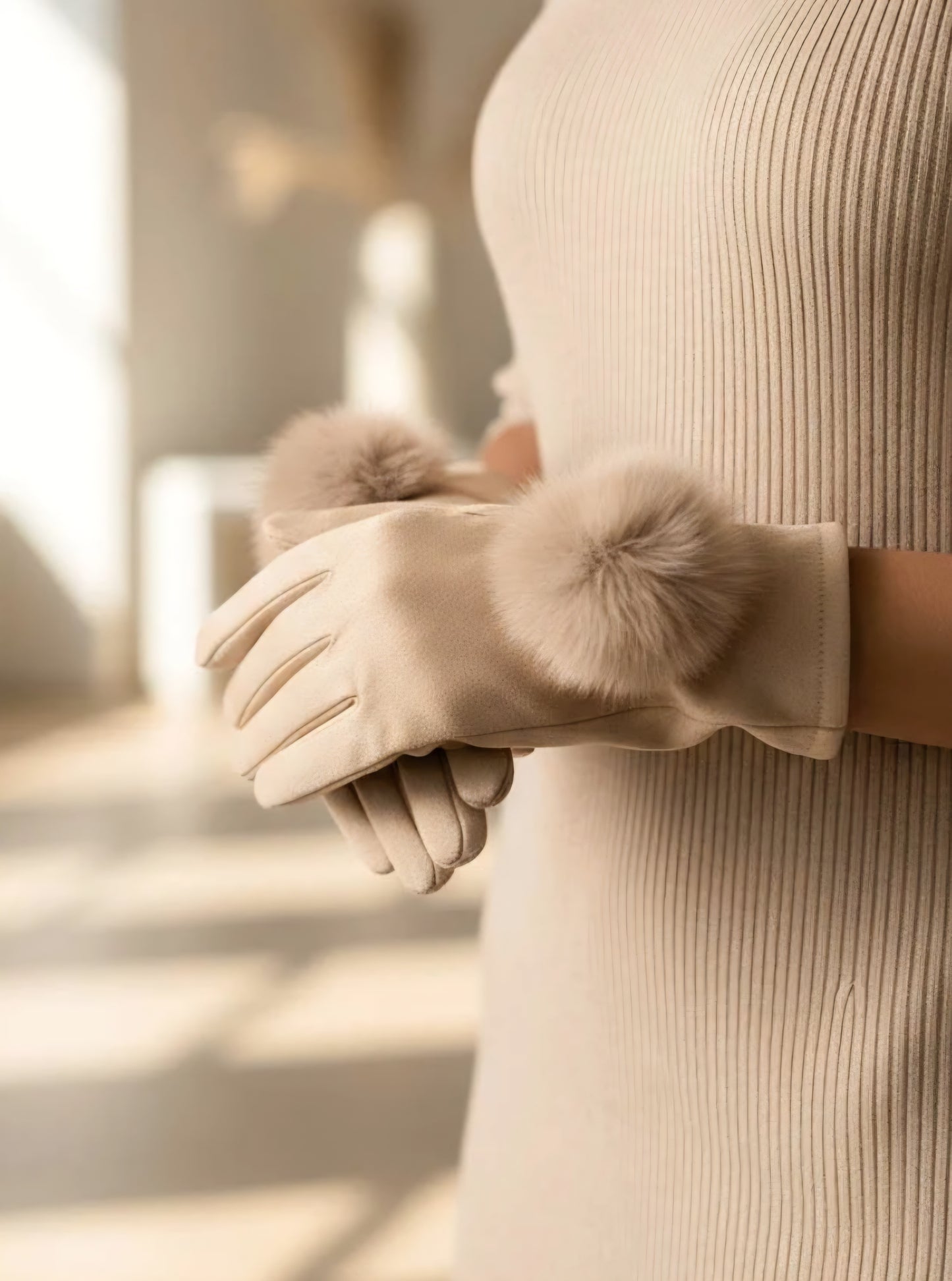 Handske med fuskpäls pompom Beige