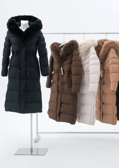 Lång dunjacka med pälsfodrad huva och dragsko Beige