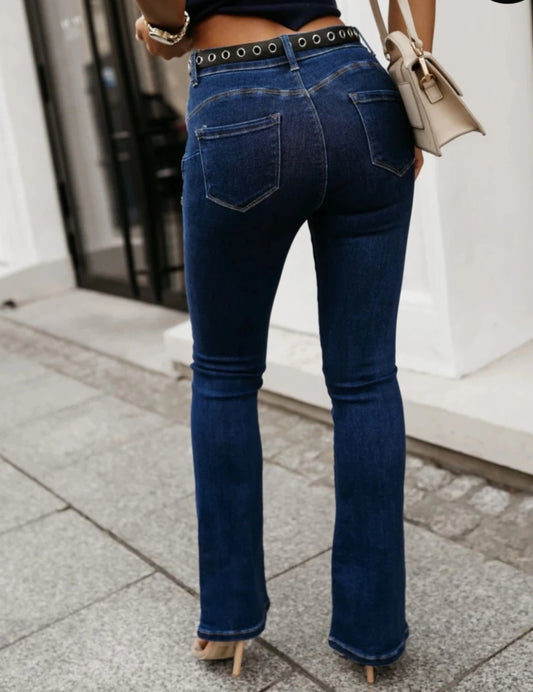 Utsvängda push up-jeans