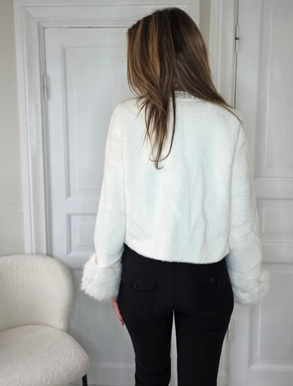 Vit Jacka i fuskpäls med snygg silver krage