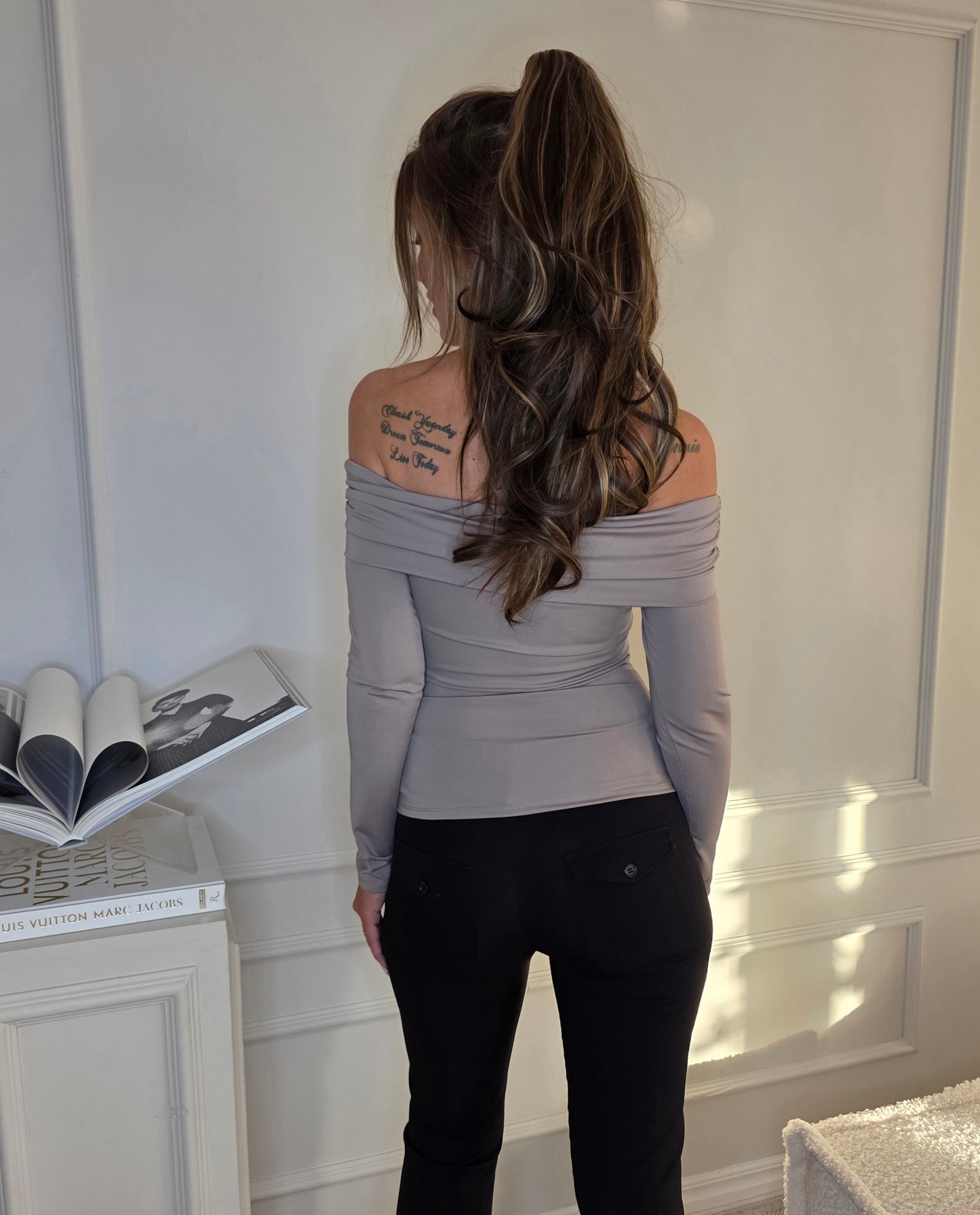 Topp Taupe offshoulder
