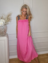 Load image into Gallery viewer, Klänning med leopardband Rosa
