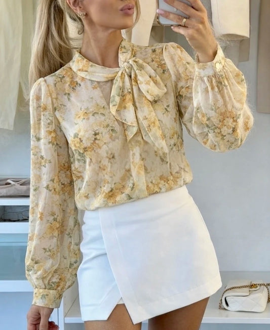 Blus med blommigt tryck och knyt Gul