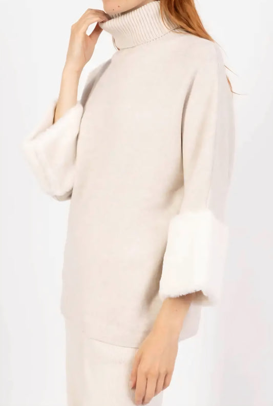 Rundhalsad tröja med fuskpäls