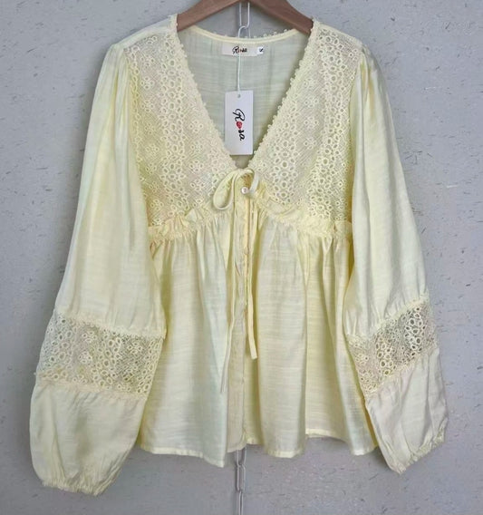 Blus med broderade detaljer Gul