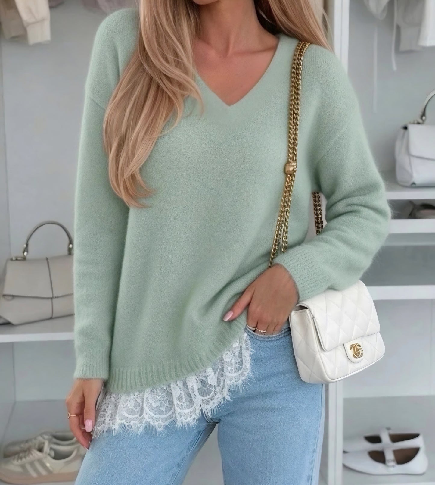 Babyalpackatröja med v-ringning och spets Grön