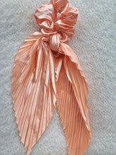 Load image into Gallery viewer, Scrunchie Salmon Pink Ribbed
