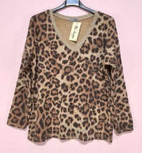 Cargar imagen en el visor de la galería, Långärmad leopardtröja Brun
