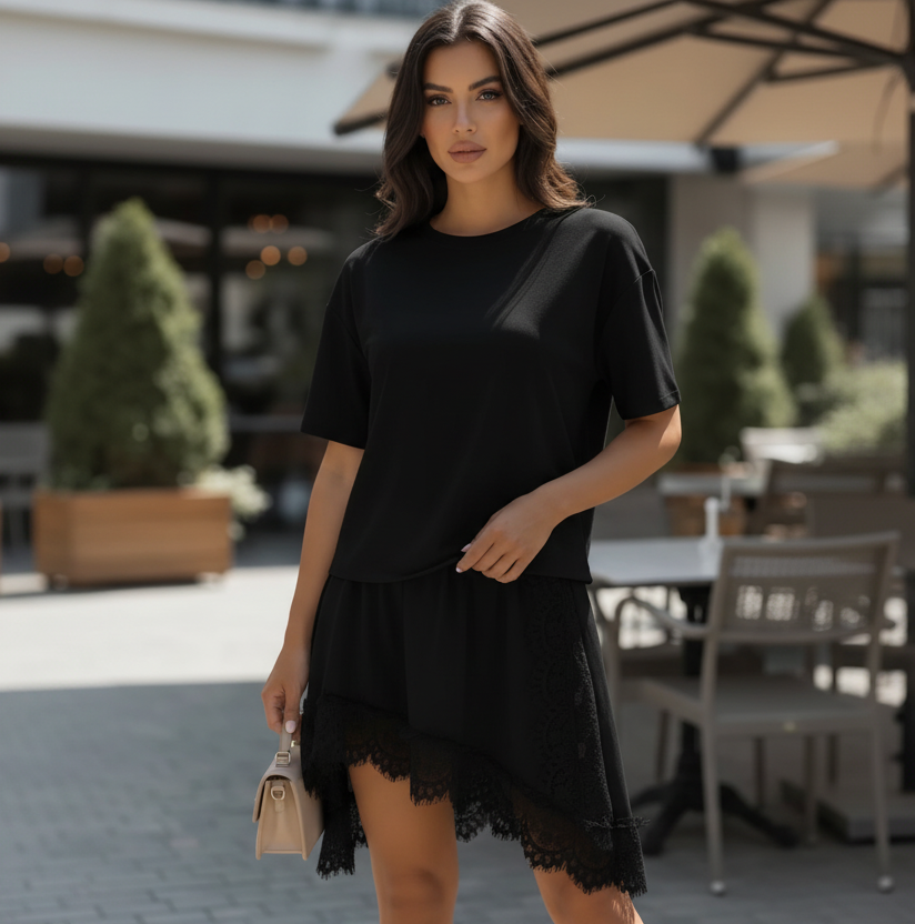 Asymmetrisk t-shirt med spetsdetaljer Svart